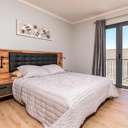 Goncalves House - Ac And Private Parking * Calheta (Madeira)