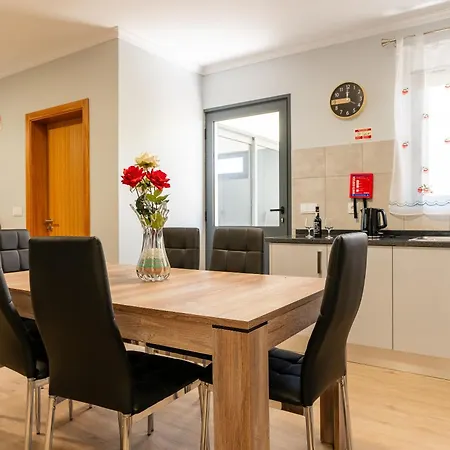 Goncalves House - Ac And Private Parking *