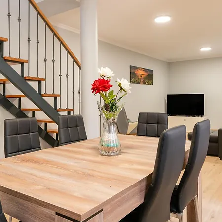 Goncalves House - Ac And Private Parking * Calheta (Madeira)