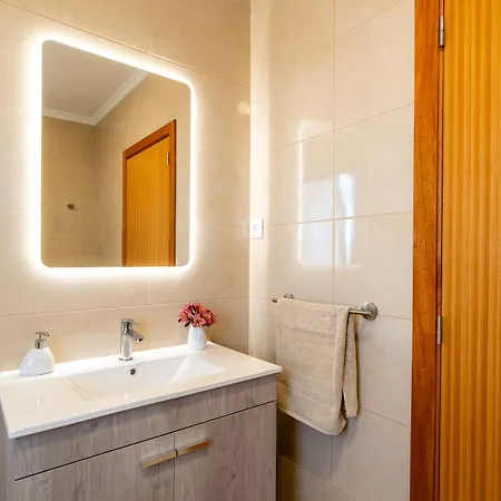 Goncalves House - Ac And Private Parking