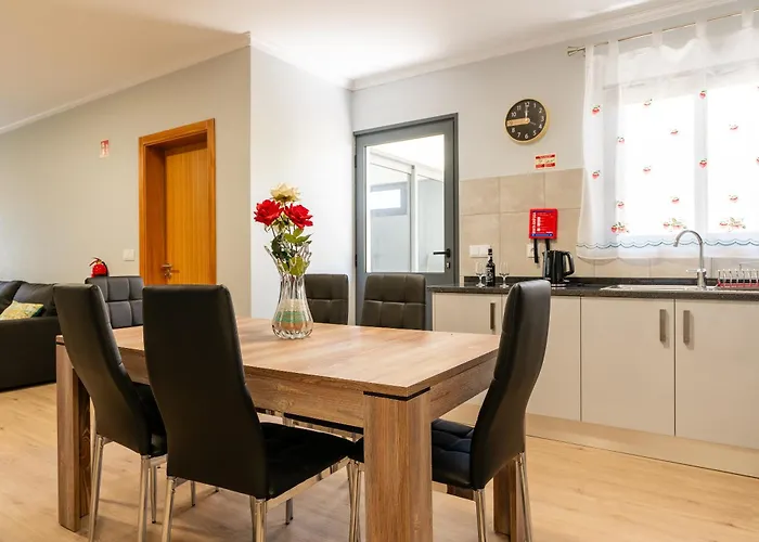 Goncalves House - Ac And Private Parking *