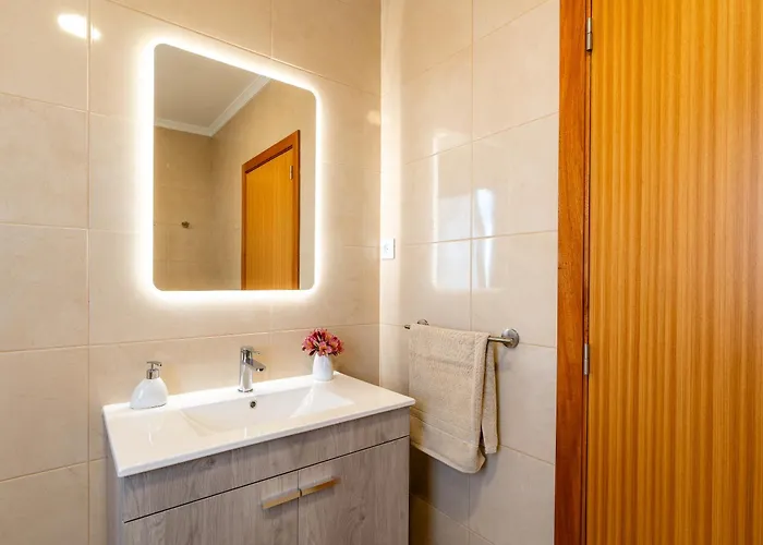 Goncalves House - Ac And Private Parking