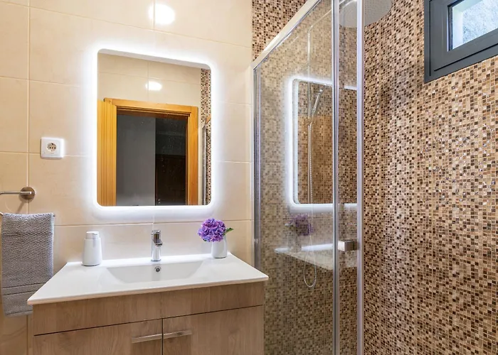 Goncalves House - Ac And Private Parking *